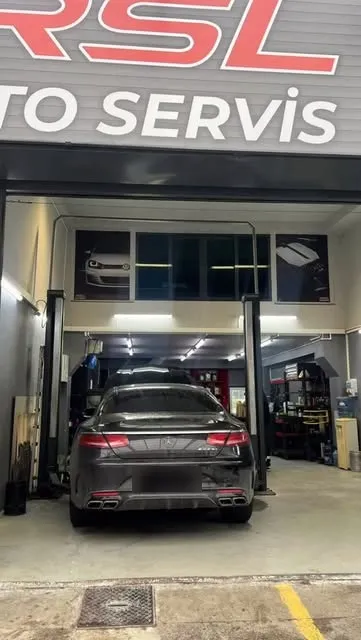 İki direkli liftin bulunduğu bakım bölmesi